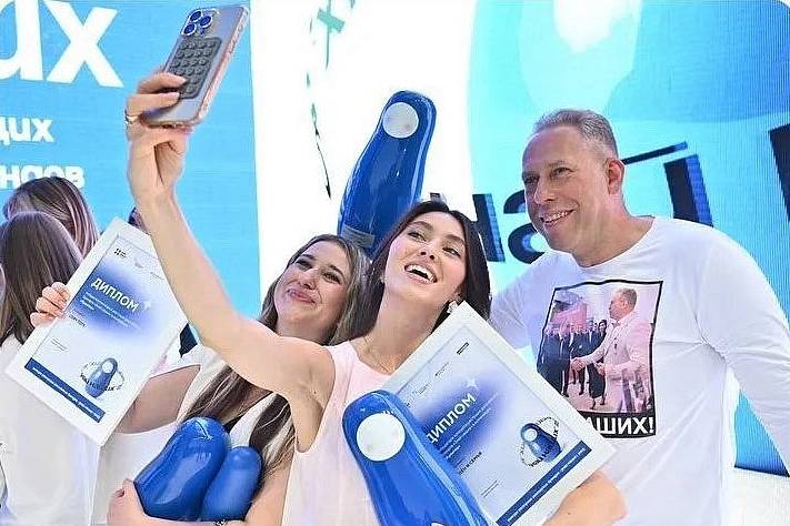 Проведение ежегодного конкурса растущих российских брендов «Знай наших»!