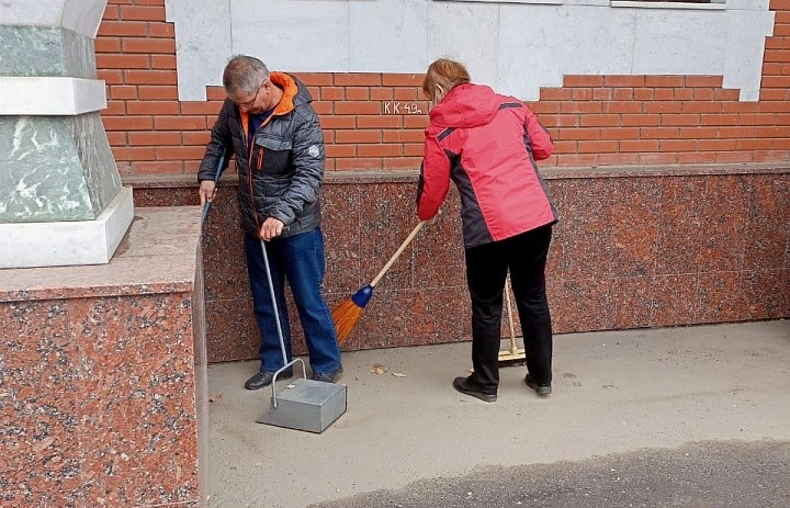 15 октября проходит общегородской субботник