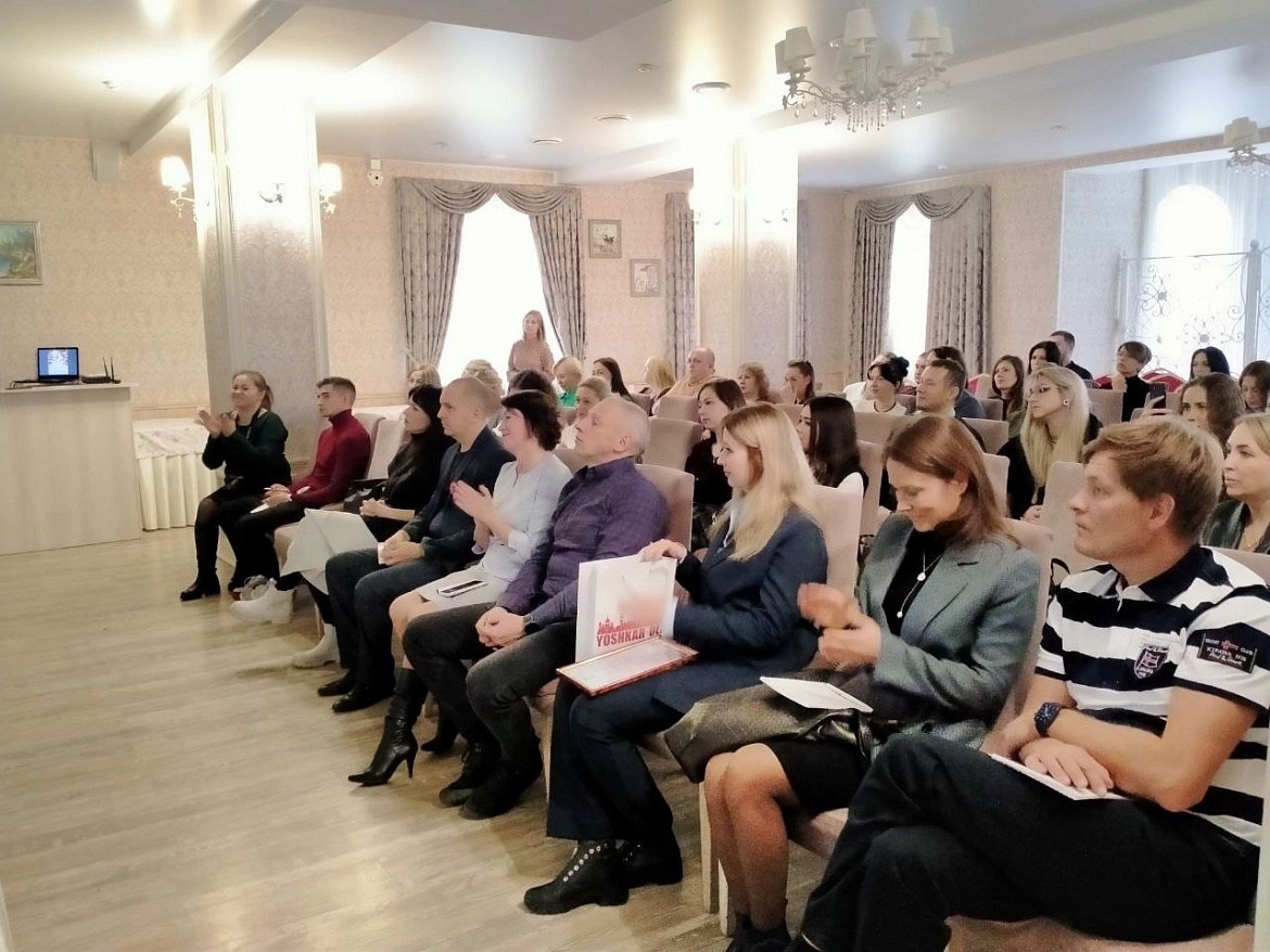 03.11.2022 года АНО "Бизнес-инкубатор РМЭ" выступил соорганизатором встречи представителей организаций туристической отрасли, общественного питания, гостиничного бизнеса на площадке Трактира родной кухни "Теплая речка".