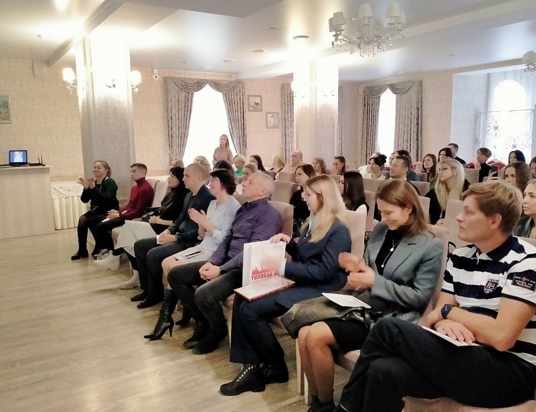 03.11.2022 года АНО "Бизнес-инкубатор РМЭ" выступил соорганизатором встречи представителей организаций туристической отрасли, общественного питания, гостиничного бизнеса на площадке Трактира родной кухни "Теплая речка".